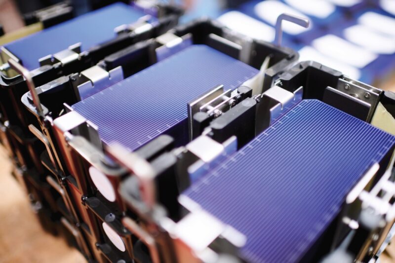 Solarzellen im Produktionsprozess in einer Solarfabrik von Meyer Burger in Thalheim