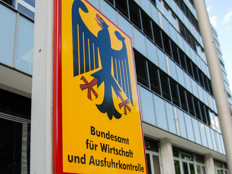 Bundesadler vor dem Gebäude des Bundesamtes für Wirtschaft und Ausfuhrkontrolle