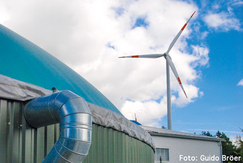 Windkraftanlage und Biogasanlage