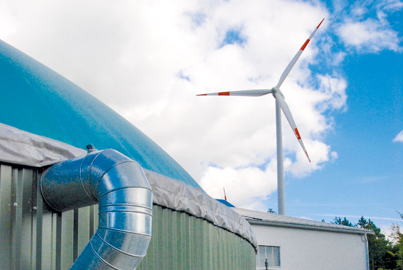 Biomasseanlage und Windenergieanlage