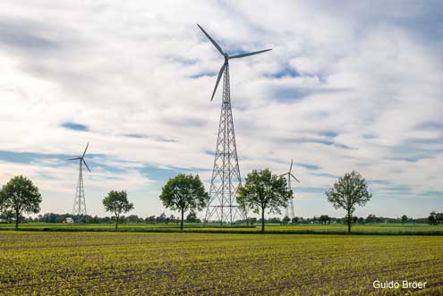 Windkraftanlagen auf Stahl-Gittermasten