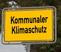 Montage_Ortsschild_Kommunaler Klimaschutz