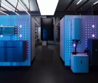 Geräte im TechLab in Berlin von 1Komma5°, wo das Unternehmen Photovoltaik, Wärmepumpen und Energiemanagementsysteme weiterentwickelt.