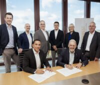 Die Verantwortlichen bei der Vertragsunterzeichnung zum Mieterstrom Vivawest.