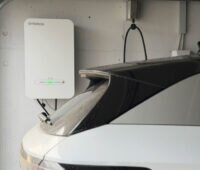 Ambibox an einer Garagenwand montiert