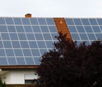 Photovoltaikanlage auf Einfamilienhaus - in zwei Bereiche gesplittet