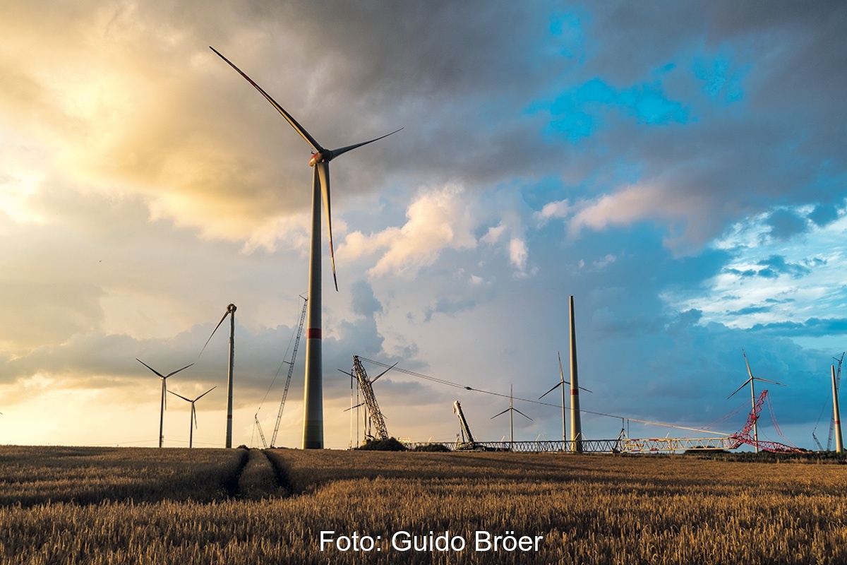 Aufbau eines Windparks in Mecklenburg-Vorpommern - das Beteiligungsgesetz wird auf Photovoltaik ausgeweitet.