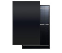 Front- und Rückansicht eines schwarzen Glas-Glas-Solarmoduls vor weißem Hintergrund. Die Vorderseite ist vollständig in Schwarz (Ultra Black) ausgeführt, die Rückseite zeigt die Zellstruktur und den schwarzen Rahmen.