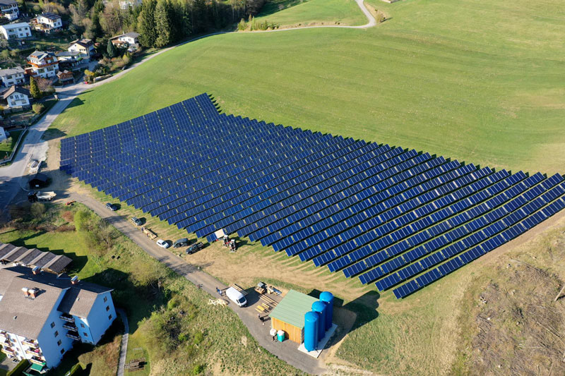 Solarthermieanlage im österreichischen Ort Mürzzuschlag