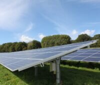 Zu sehen ist einer der Photovoltaik-Solarparks von IBC Solar.