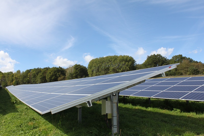Zu sehen ist einer der Photovoltaik-Solarparks von IBC Solar.