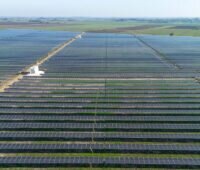 Eine große Photovoltaik-Anlage in Ungarn, der griechische Energiekonzern PPC kauft die Abo-Energy-Tochtergesellschaft in Polen und auch die Ungarn zusammen mit etlichen Solarparks.