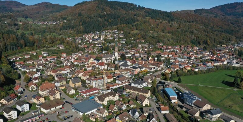 Die Agentur für Erneuerbare Energien e. V. (AEE) hat im November die Stadt Schönau im Schwarzwald als Energie-Kommune des Monats ausgezeichnet.