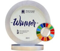 AE Solar GmbH: Pokal mit Aufdruck "Winner" Global Compact Network Ukraine/partnership for sustainability award