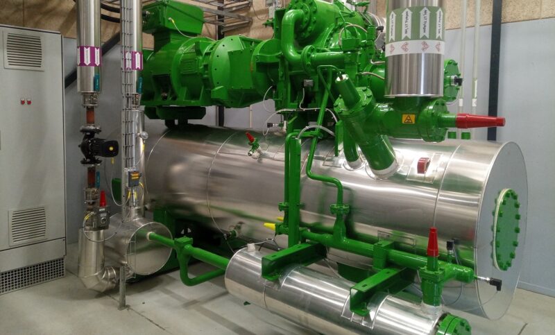 Für die Fernwärmeversorgung im dänischen Frederikssund soll eine Abwasser-Wärmepumpe mit 2,5 MW Leistung von Aalborg CSP der örtlichen Kläranlage Wärme entziehen.