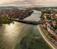 Luftbild der Stadt Koblenz am Bodensee.