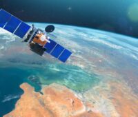 Ein Satellit im All.