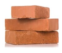 Drei Ziegelsteine, die Rondo-Wärmebatterie speichern Prozesswärme mit feuerfesten Ziegeln.