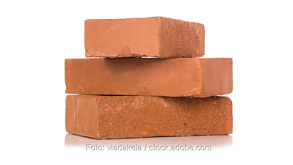 Drei Ziegelsteine, die Rondo-Wärmebatterie speichern Prozesswärme mit feuerfesten Ziegeln.