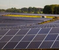 Solarmodule soweit das Auge reicht, Goldbeck Solar Polska baut den größten Photovoltaik-Solarpark Europas.