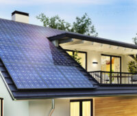 EInfamilienhaus mit Solarstromanlage auf dem Dach