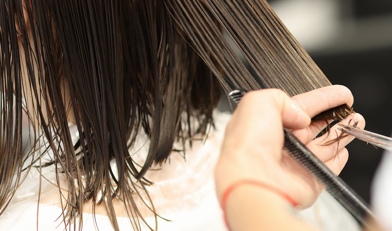 Haarschnitt beim Friseur