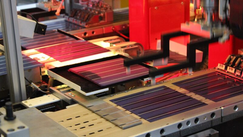 Blick in eine Photovoltaik-Fertigung, der Industrial Accelerator Act soll die Solarindustrie in Europa fördern.