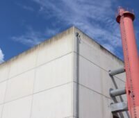 Ein Biomasse-Heizwerk, der Fachverband Holzenergie fordert Nachbesserungen im Förderprogramm für erneuerbare Prozesswärme (EEW).