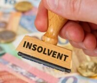 Ein Stempel mit der Aufschrift insolvent, Energiekonzepte Deutschland hat einen Insolvenz-Antrag gestellt.