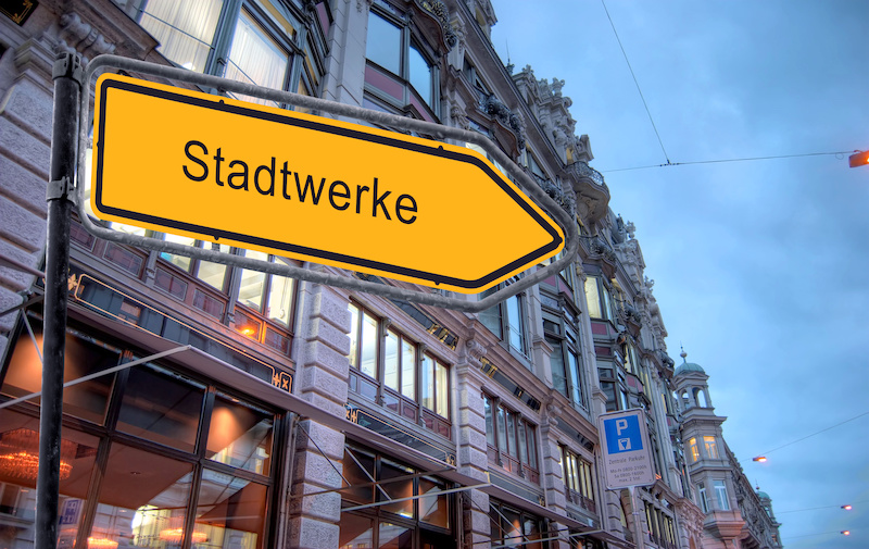 Straßenschild mit dem Aufdruck "Stadtwerke"
