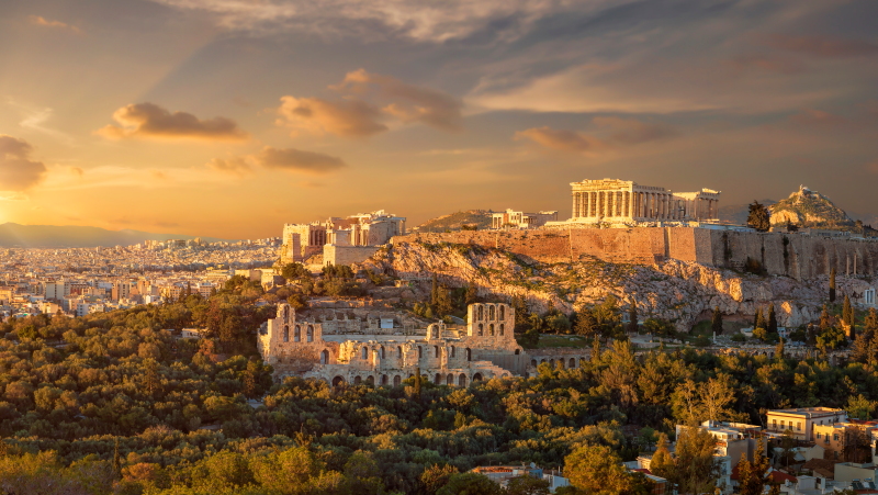 Blick auf die Akropolis von Athen beim Sonnenuntergang.