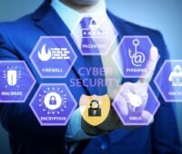 Business-Mann vor Auswahlfeldern für IT-Sicherheit.
