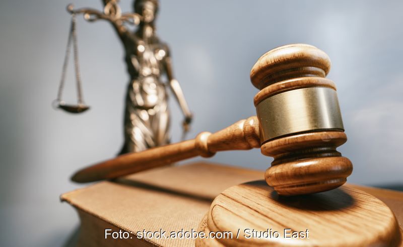 Symbolbild mit Justitia und Richterklöppel.
