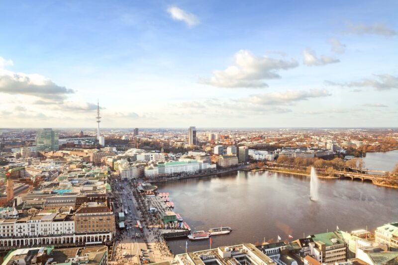 Luftbild Hamburgs mit Binnenalster.