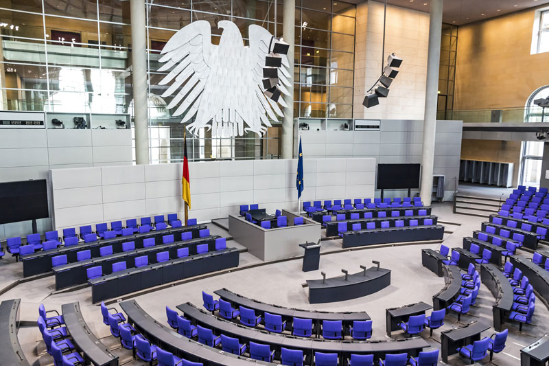 Blick in den leeren Plenarsaal des Bundestages. Ort für Debatten auch zur EEG-Novelle