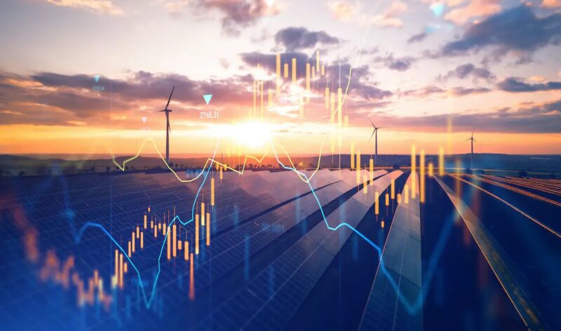 Eine Kurve mit Windenergie und Photovoltaik im Hintergrund, zusätzliche 20 GW Batteriespeicher würden in Deutschland die Börsenstrompreise senken.
