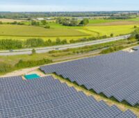 Im Bild ein Solarpark, Mecklenburg-Vorpommern erweitert die Zielabweichungsverfahren für Photovoltaik-Freiflächenanlagen.
