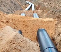 Im Bild eine Fernwärmeleitung, der NRW-Bürgerenergiefonds unterstützt die Planung von gemeinschaftlichen Wärmeprojekten.