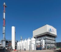 Zu sehen ist eine Produktionsanlage von Air Liquide, das Unternehmen will gemeinsam mit dem Hafenbetrieb Rotterdam wasserstoffbetriebenen Straßentransport fördern
