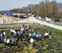 Zu sehen ist der Spatenstich vom 2. Bauabschnitt vom Photovoltaik-Solarpark Schornhof.