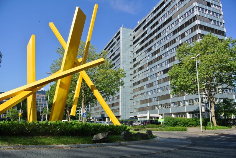 Zu sehen ist der BAFA-Hauptsitz in Eschborn, von dem die Klimaschutzzuständigkeit zur BAFA-Außenstelle in Weißwasser wechselt.