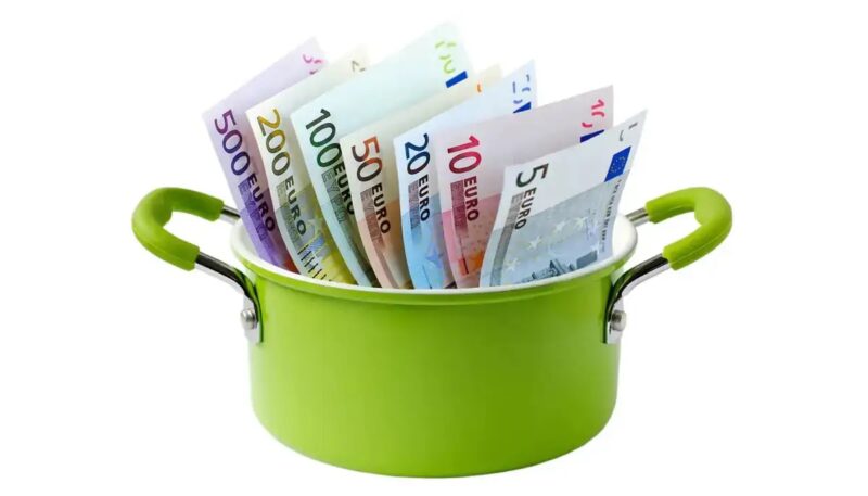 Im Bild ein Topf mit Geld als Symbolbild für den KTF