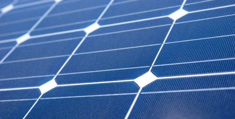 Im Bild ein Photovoltaik-Modul als Symbol für das Solarpaket, das der Bundestag nun in zwei Teilen verabschieden soll.