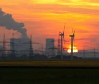 Zu sehen ist ein Kohlekraftwerk. Der Entwurf des Klimaschutzgesetzes setzt neue Sektorenziele fest.