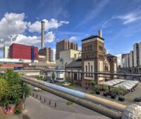 Zu sehen ist ein Wärmekraftwerk in Frankfurt/Main. Für Anlagen wie diese soll es nach Vorstellung der Energie-Verbände einen EE-Wärmebonus geben.