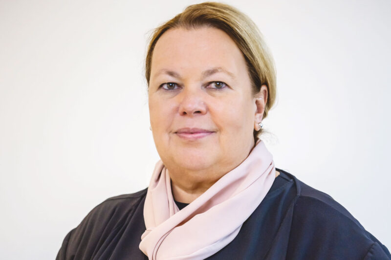 Portraitfoto von BEE-Präsidentin Ursula Heinen-Esser