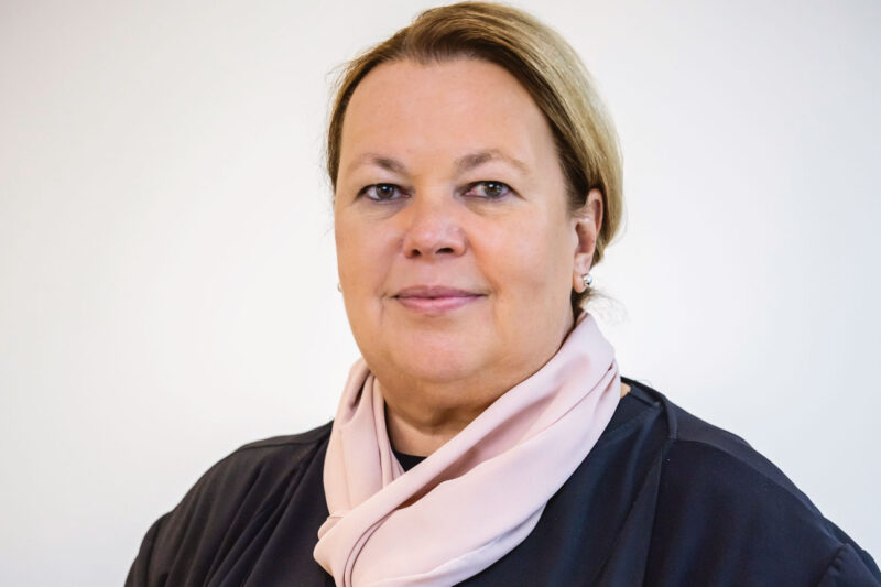Portraitfoto von Ursula Heinen-Esser, Präsidentin des Bundedesverbandes Erneuerbare Energie