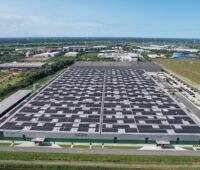 Im Bild die Photovoltaik-Dachanlage auf dem Dach des Logistikcenters C3 Bremen.