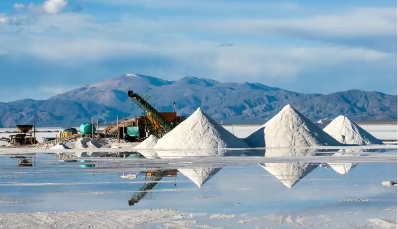 Im Bild der Lithium Abbau in Argentinien, Tiefenwässer in Norddeutschland enthalten ebenfalls Lithium.