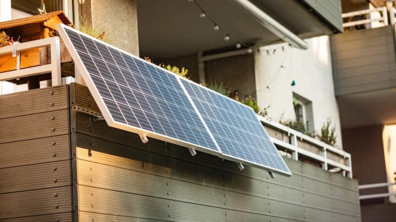 Balkonsolaranlage im Mehrparteienhaus